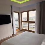 Apartamento Skyline Cracow - Walk To Center & Main Train Station *