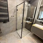 Skyline Cracow - Walk To Center & Main Train Station Apartamento *