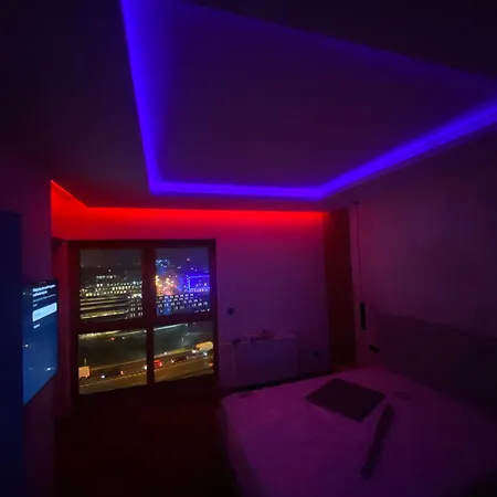 Skyline Cracow - Walk To Center & Main Train Station Apartament *